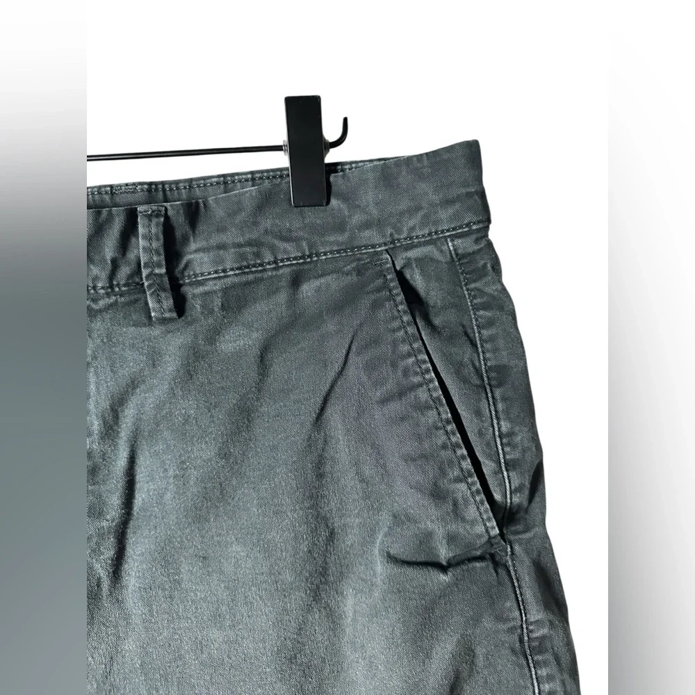 GAP Essential Khaki‎ Shorts Gray Size 34 10” Inseam